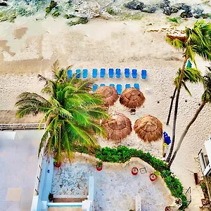 Pelicano - Beachfront Hotell